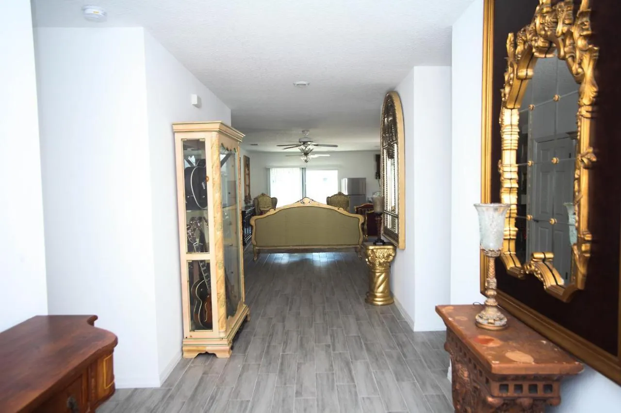 A Beautiful Queen Bedroom Orlando 0*,